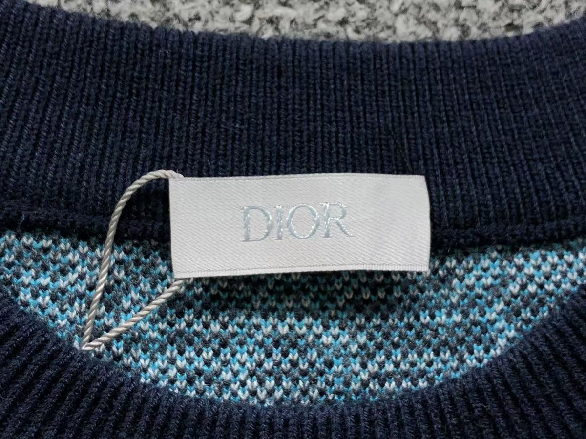 D - SWEATER