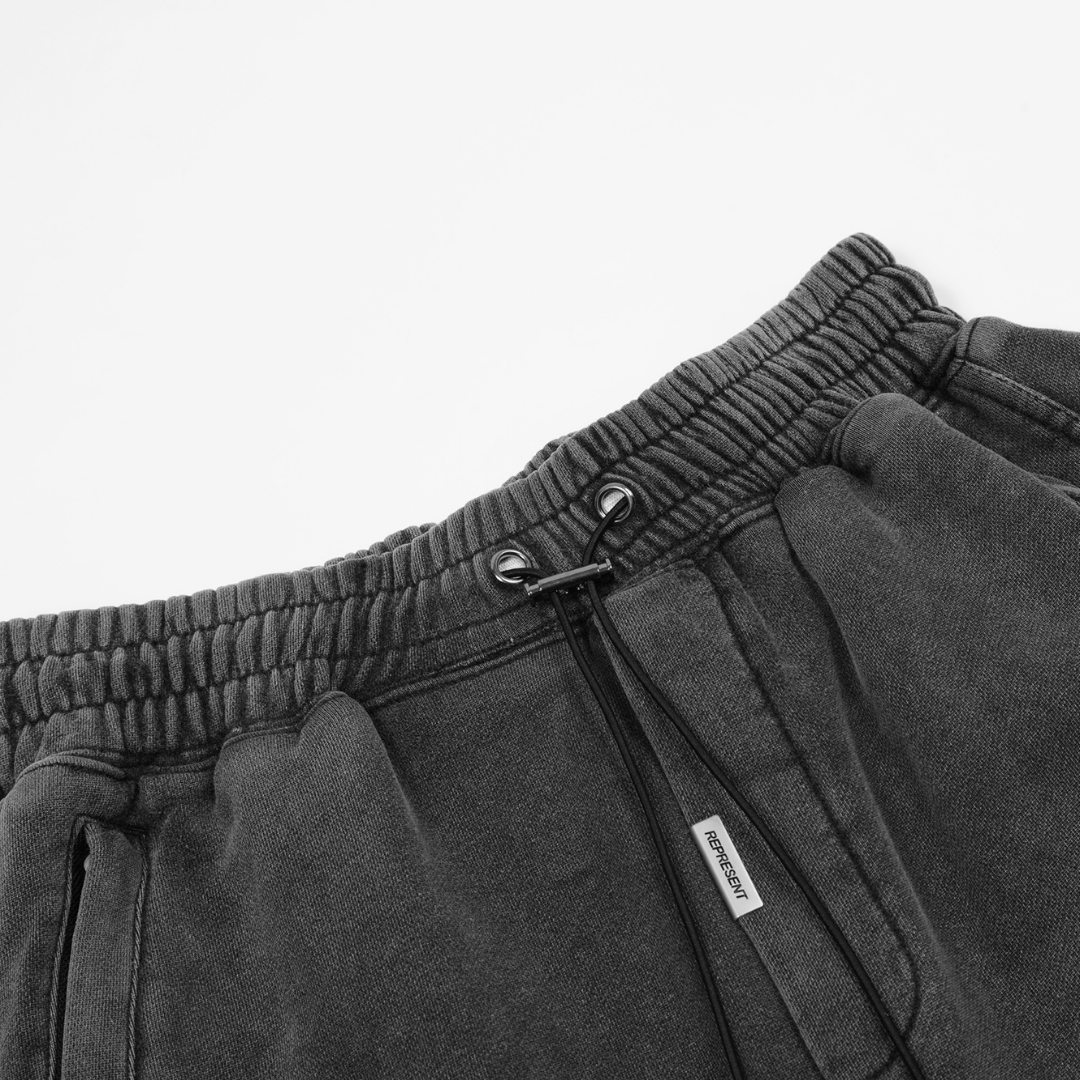 Represent Monochromatic Shorts