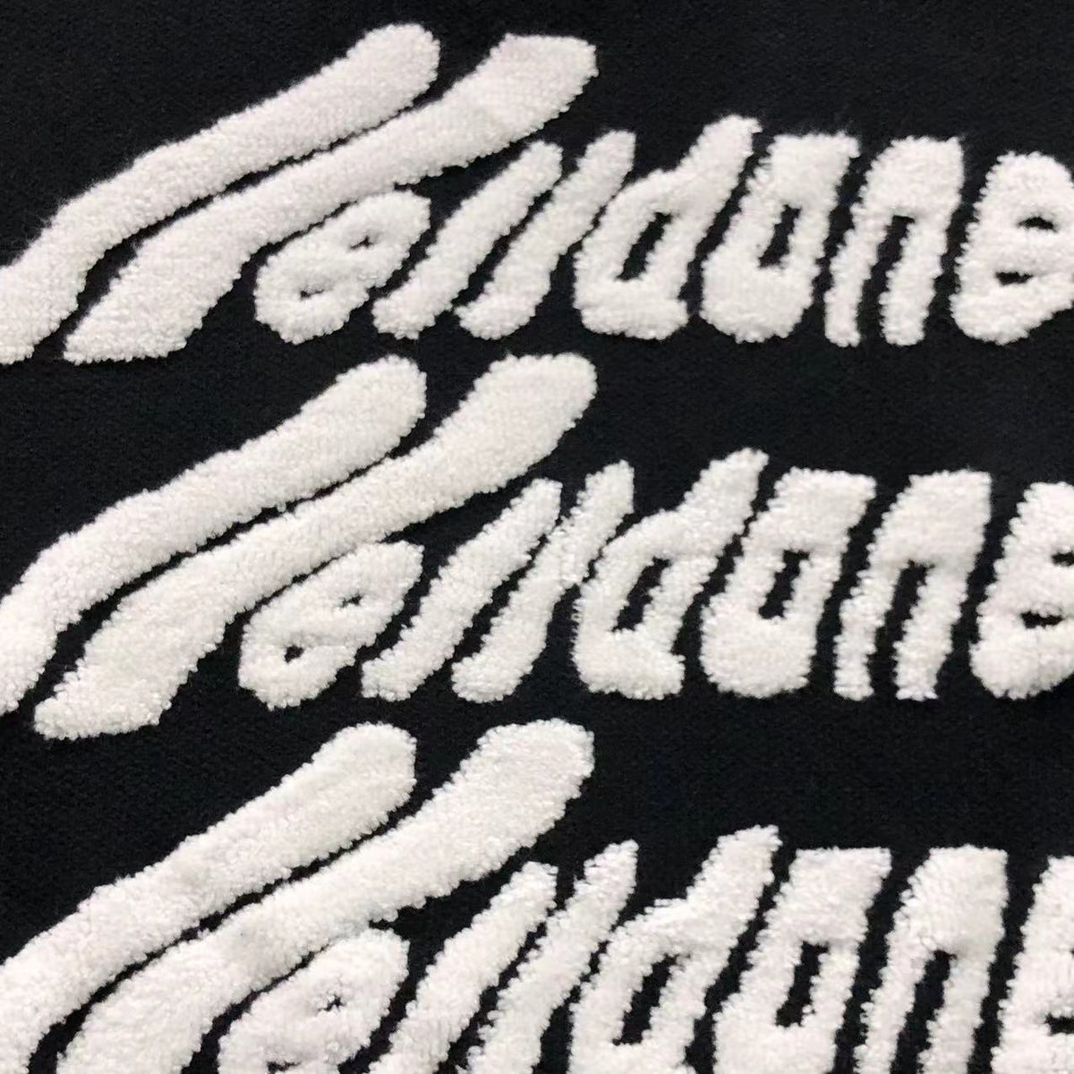 W - SWEATER