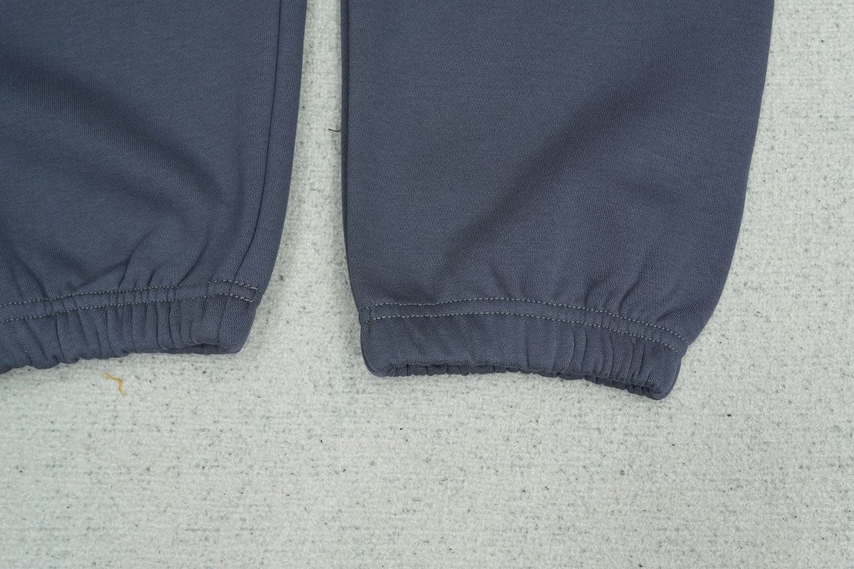 F - SWEATPANTS