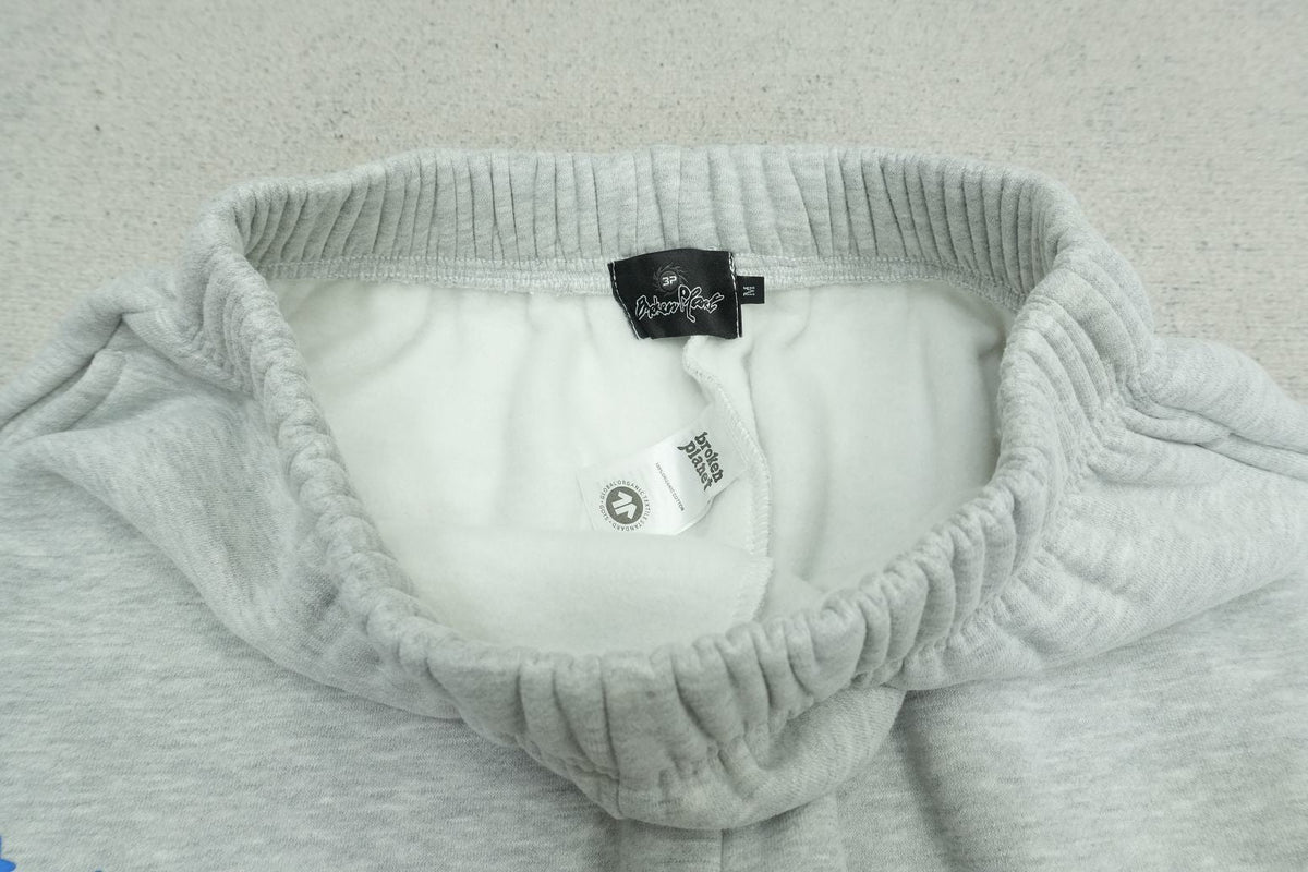 B - SWEATPANTS