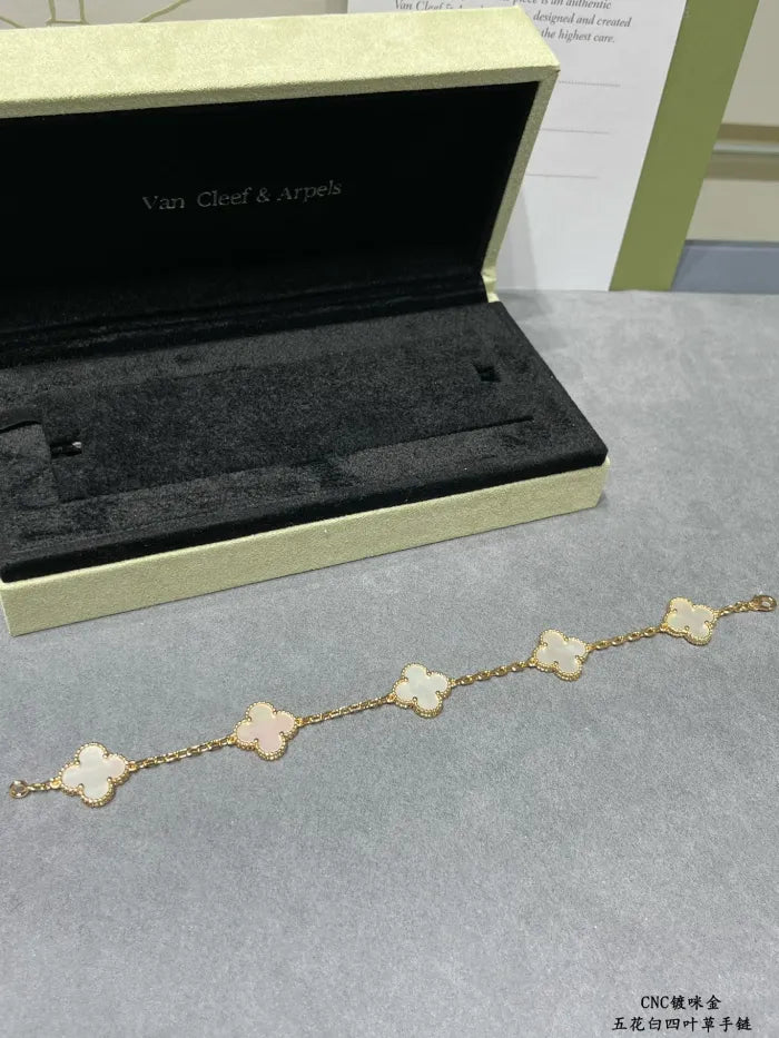 V - ARMBAND