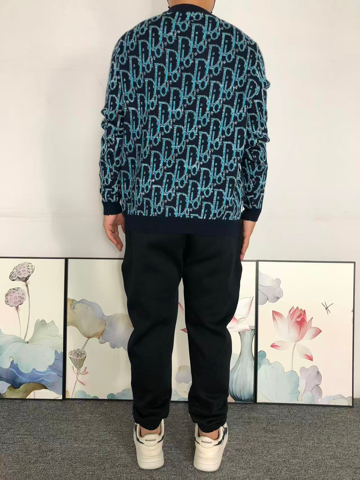D - SWEATER