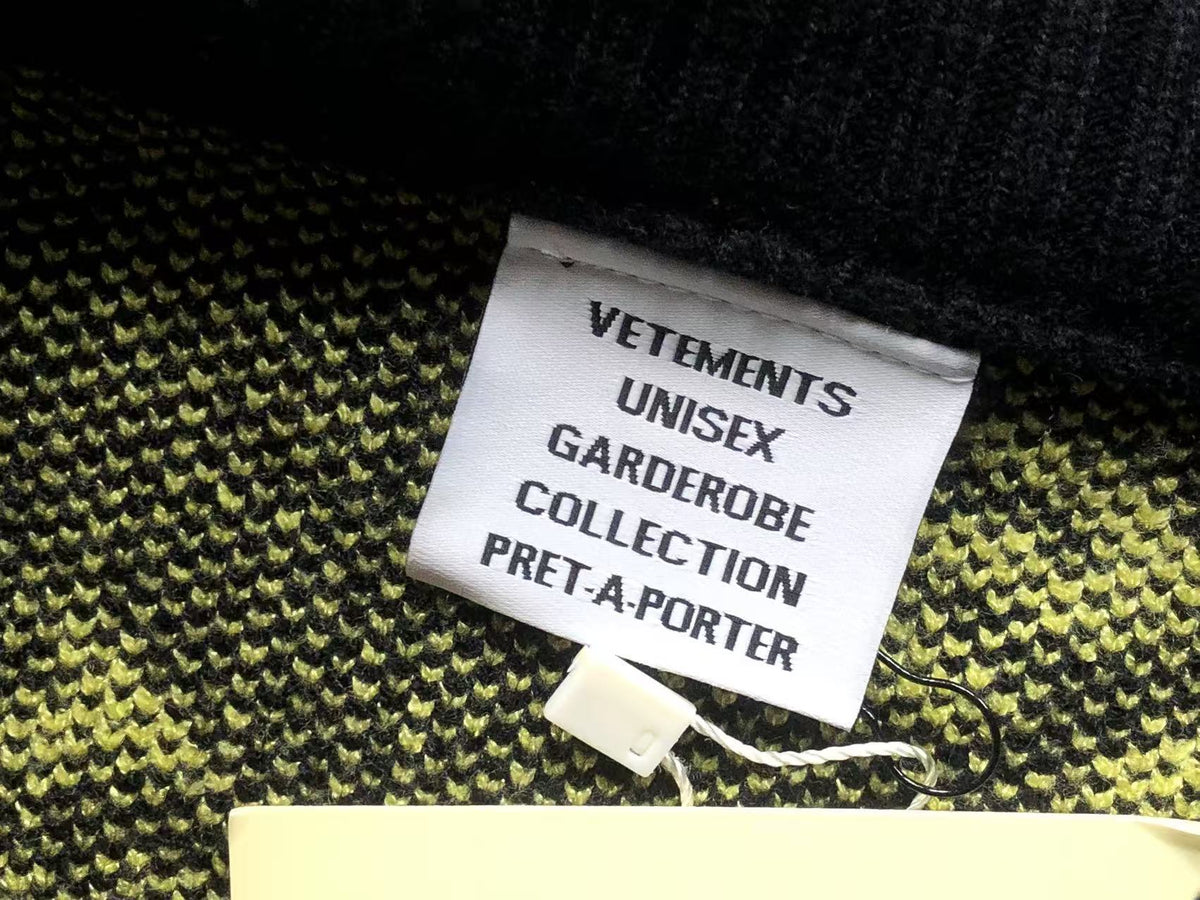 V - SWEATER