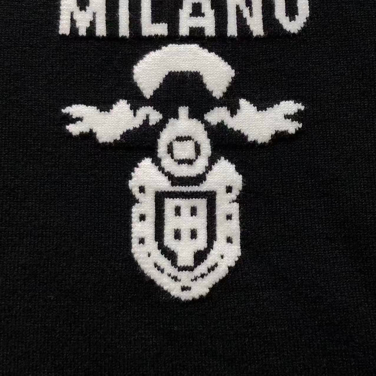 P - SWEATER