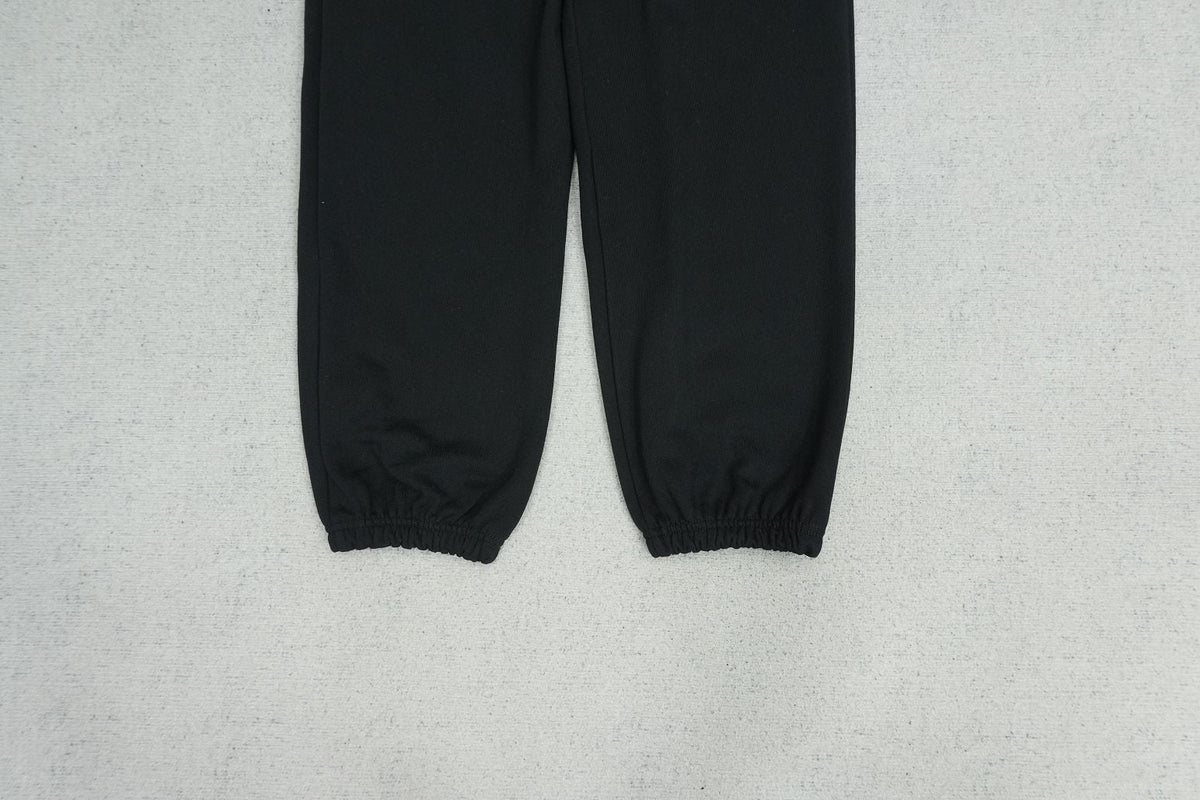 T - SWEATPANTS