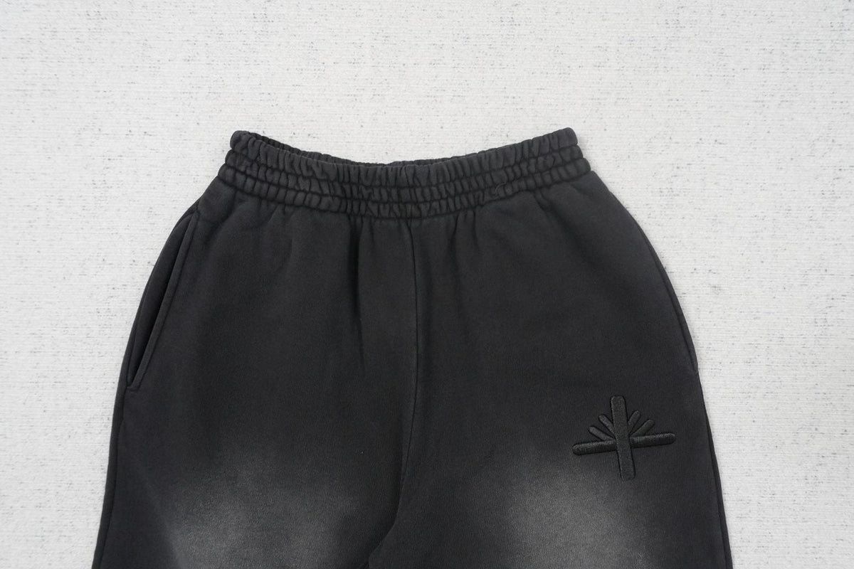 V - SWEATPANTS