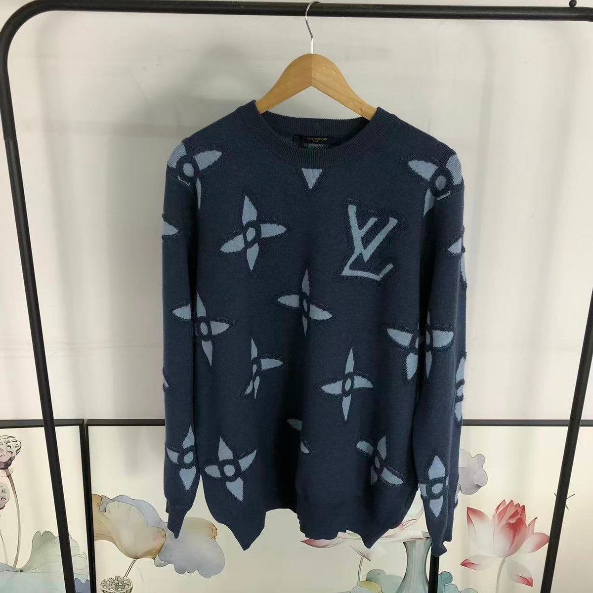 L - SWEATER