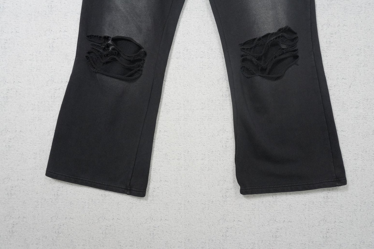 V - SWEATPANTS