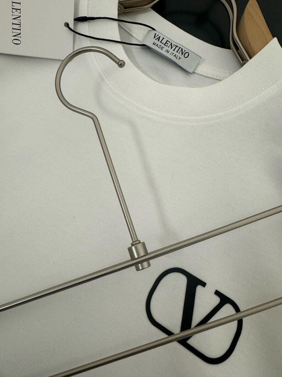 V - TSHIRT