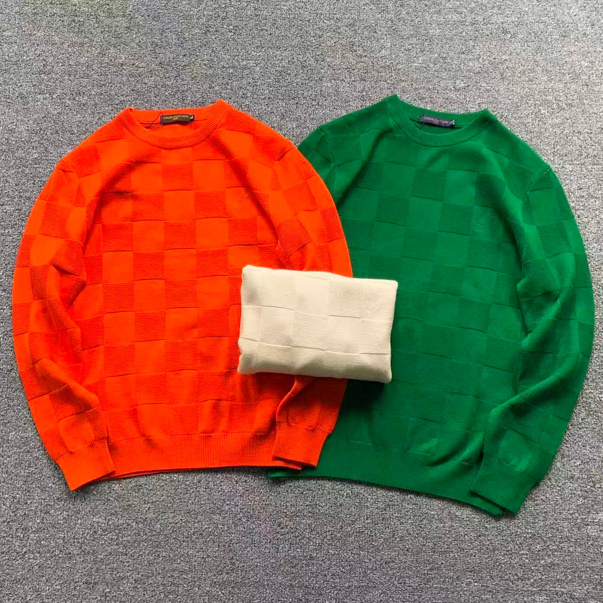 L - SWEATER