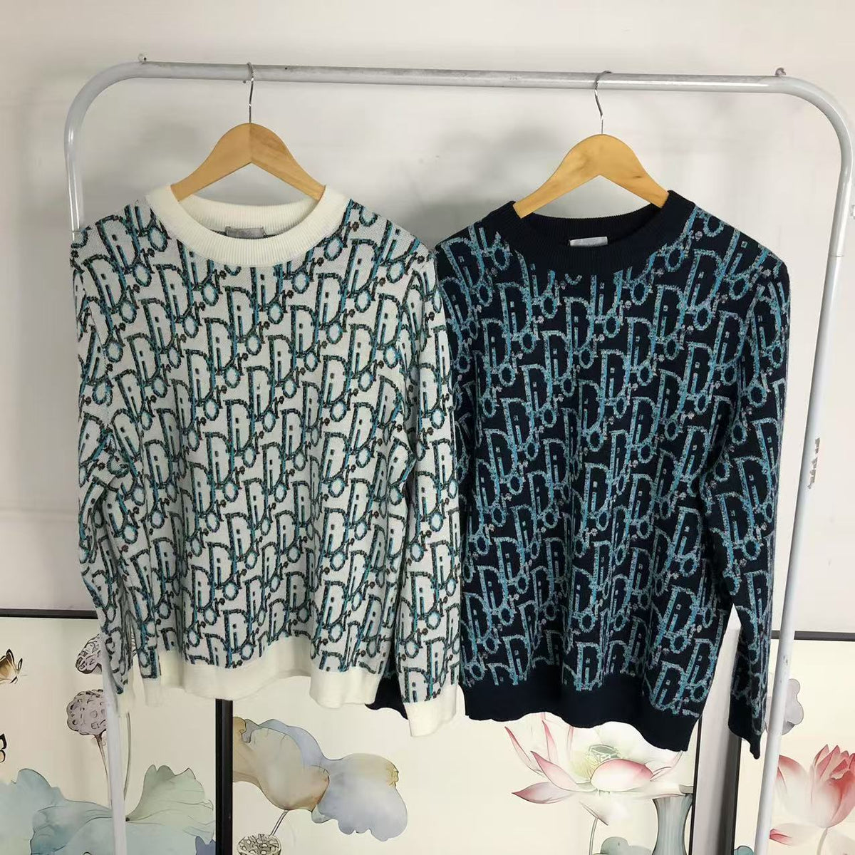 D - SWEATER