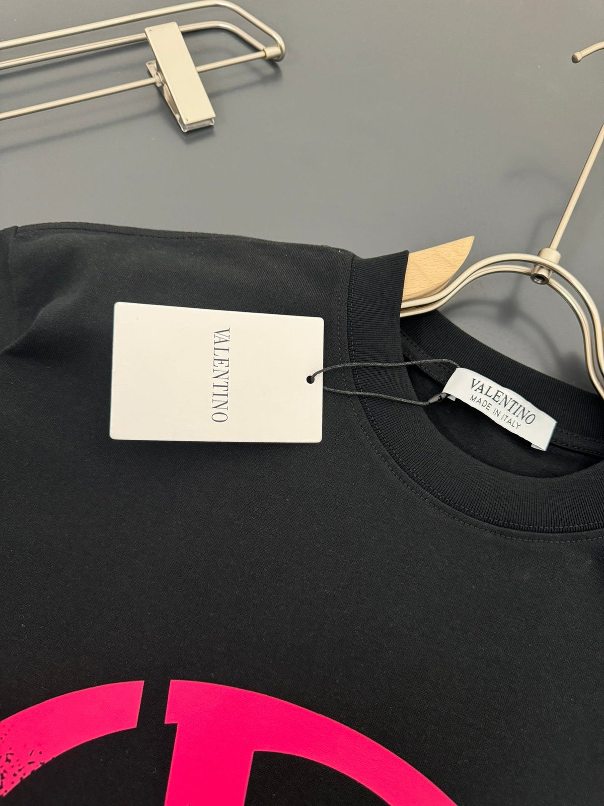 V - TSHIRT