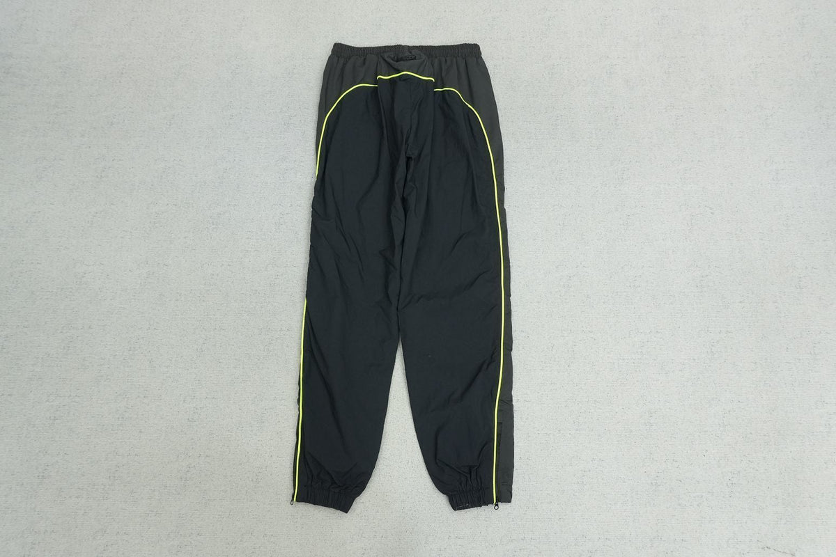 S - SWEATPANTS