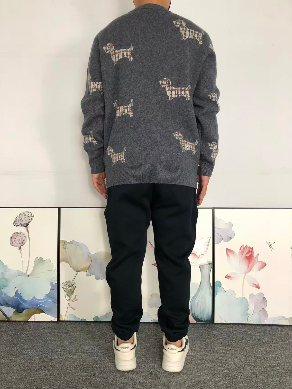 T - SWEATER