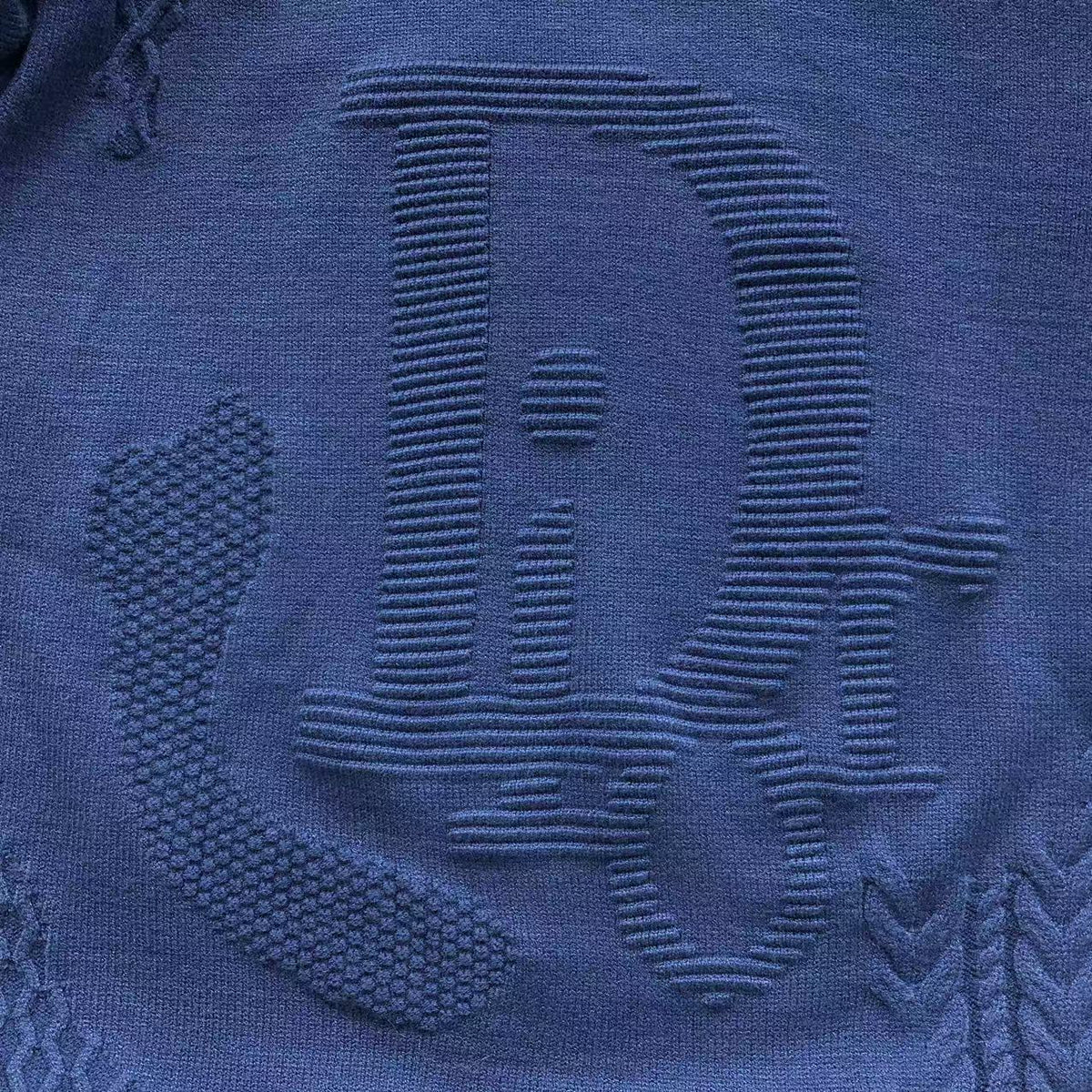 D - SWEATER