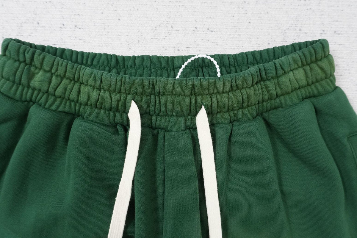 L - SWEATPANTS