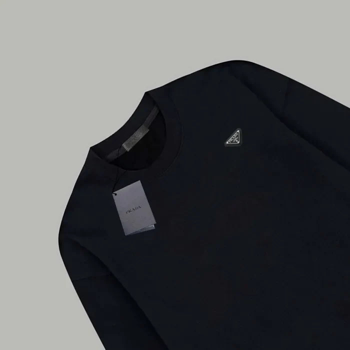 P - SWEATER