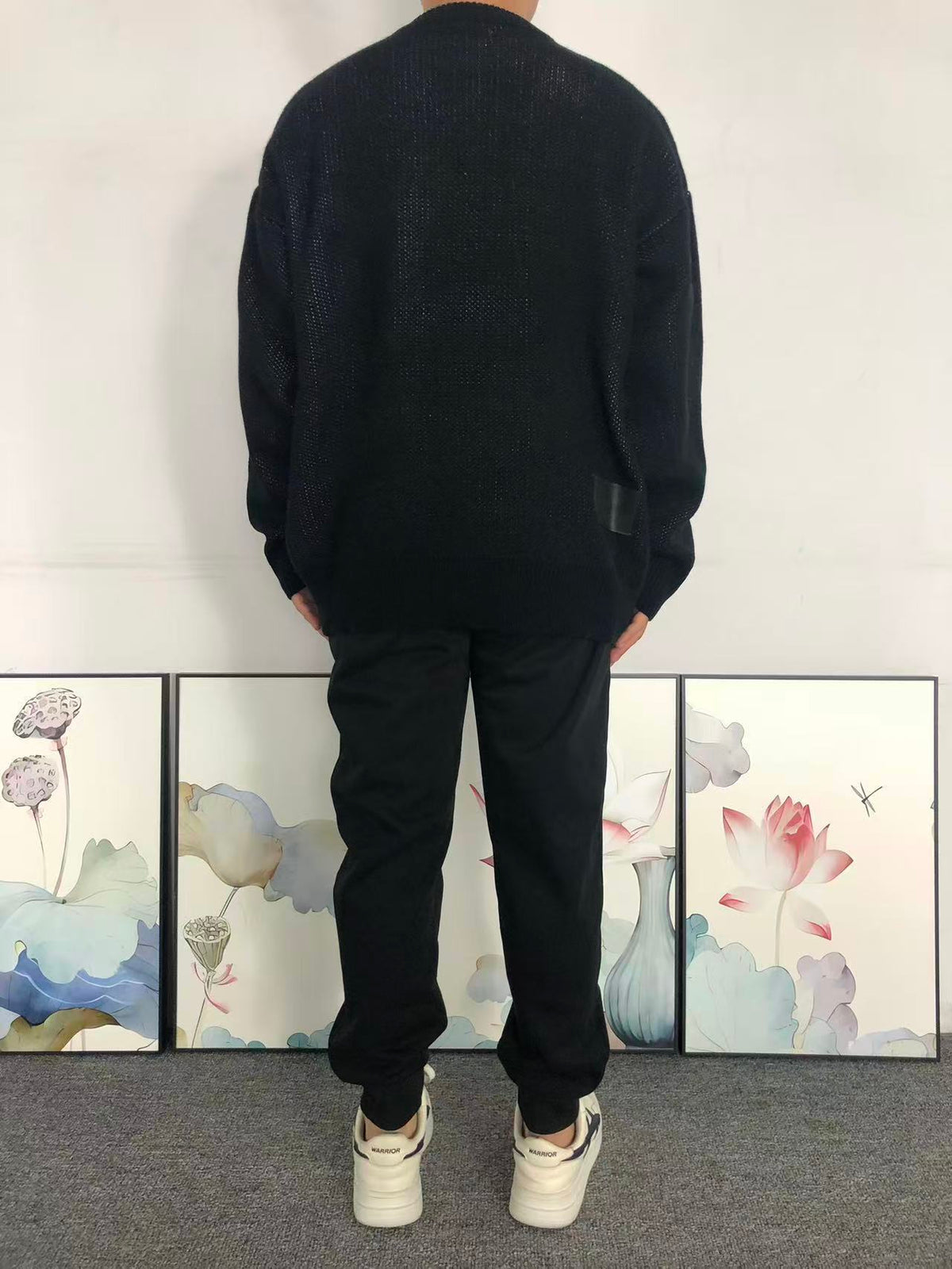 W - SWEATER