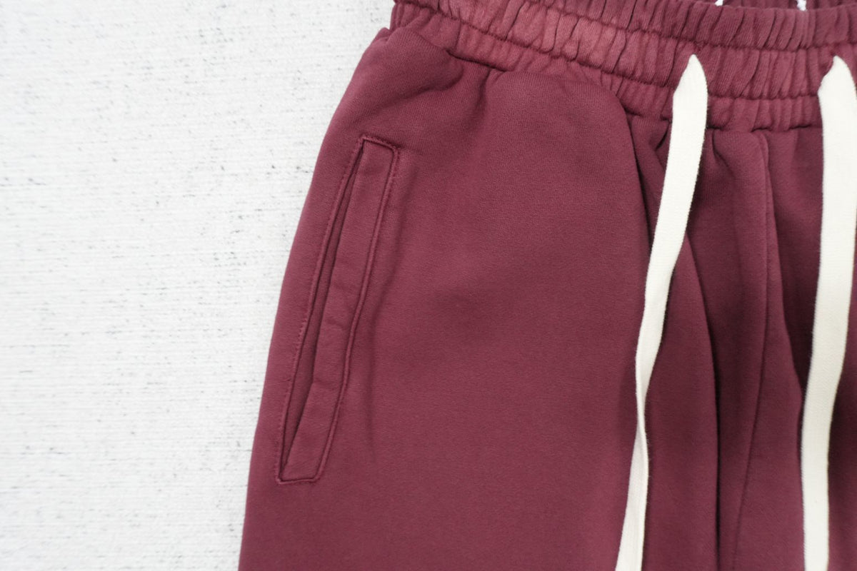L - SWEATPANTS