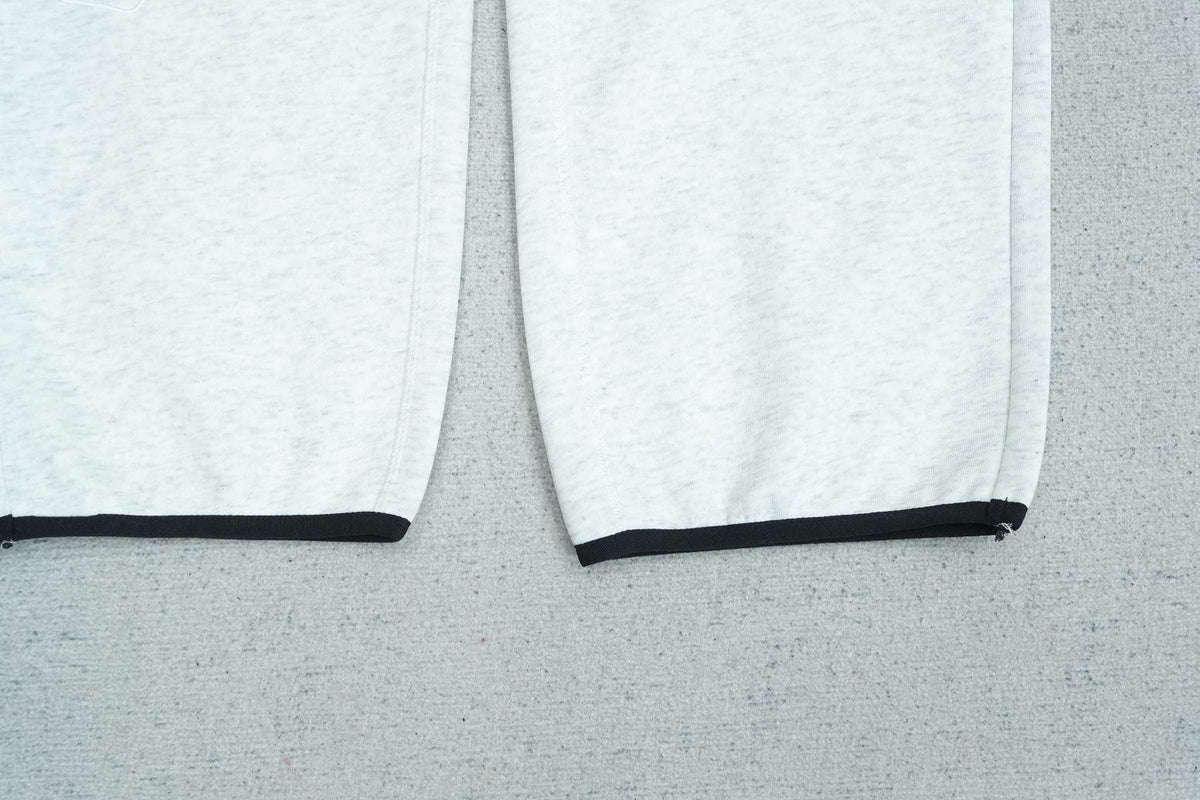S - SWEATPANTS