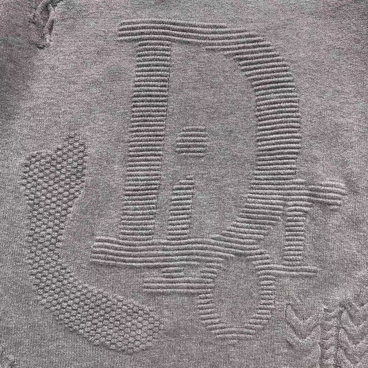 D - SWEATER