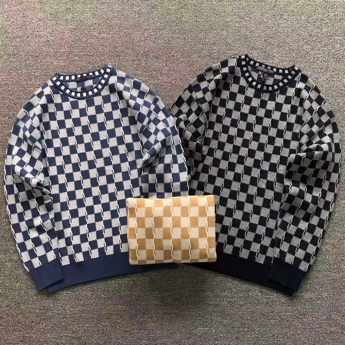 L - SWEATER