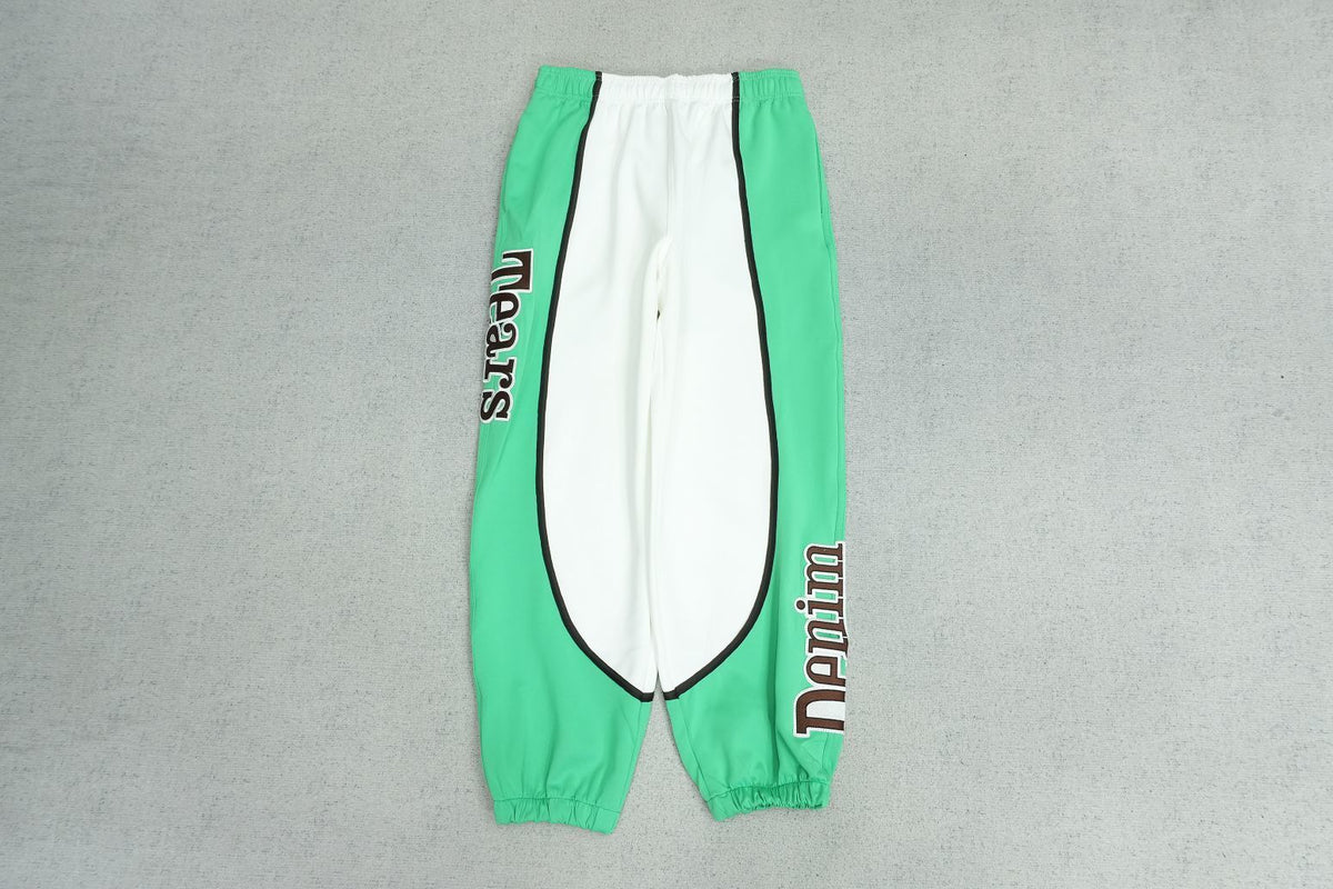 D - SWEATPANTS