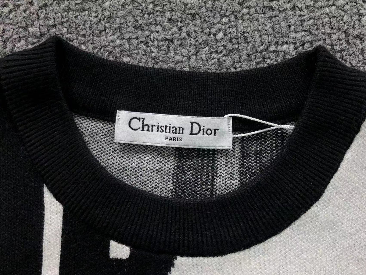 D - SWEATER