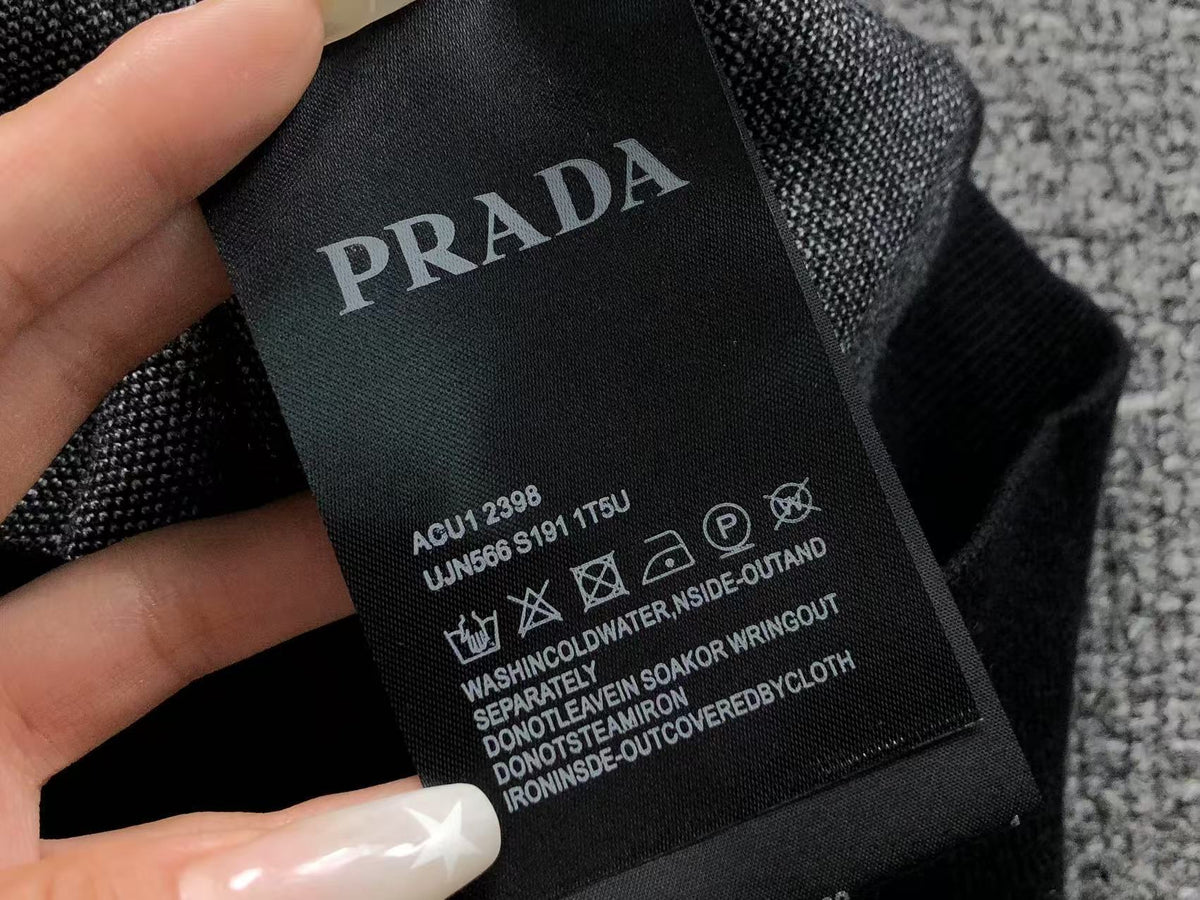 P - SWEATER
