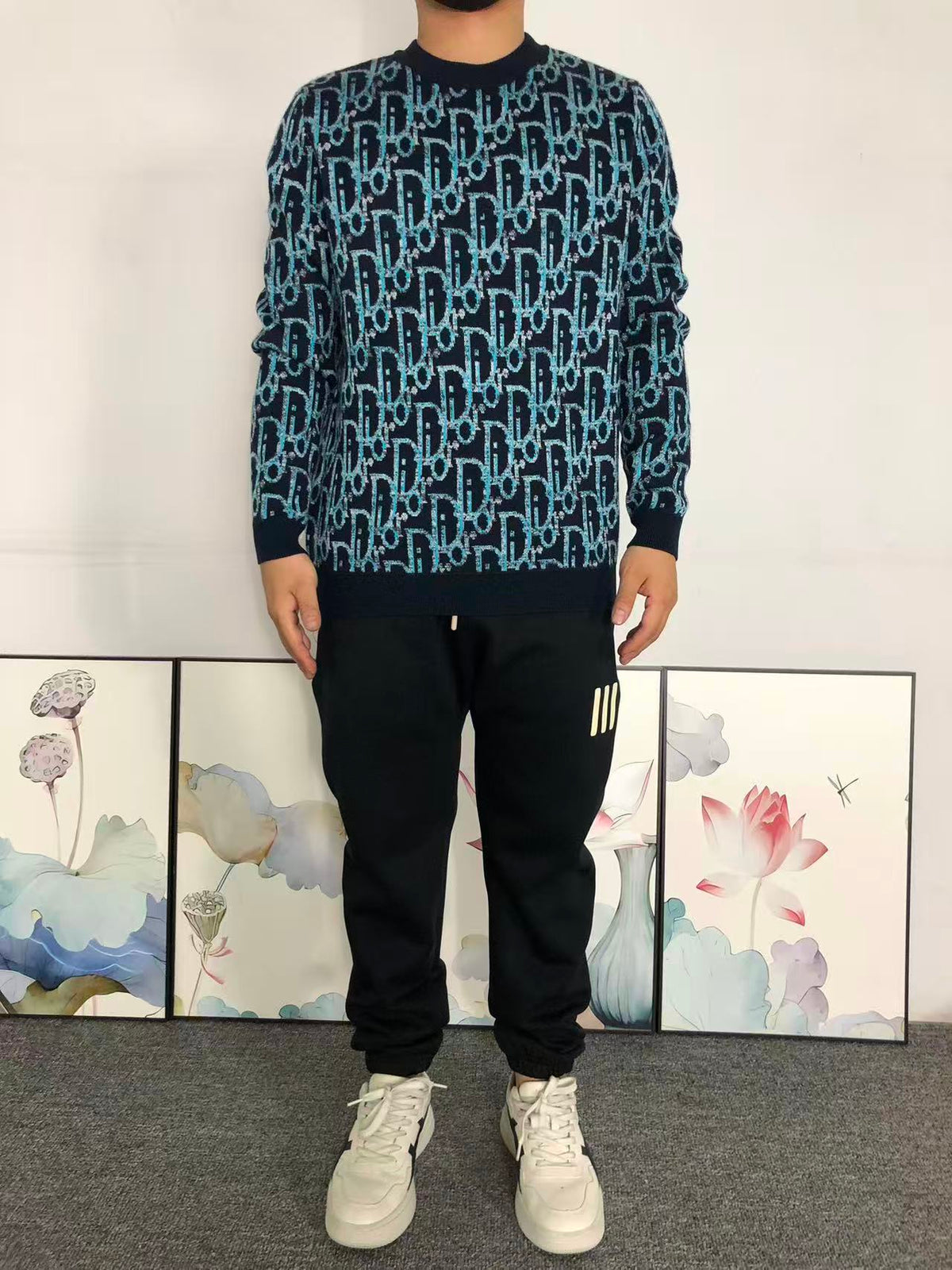 D - SWEATER