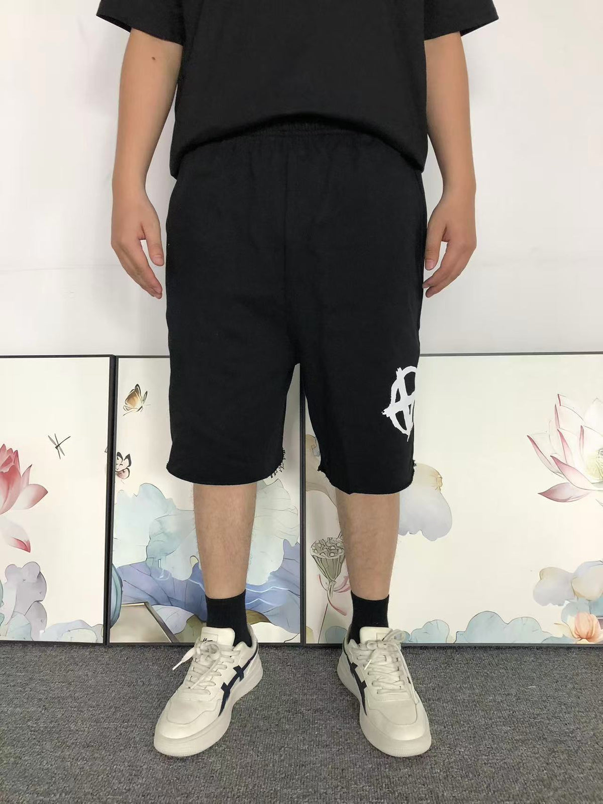 V - SHORTS