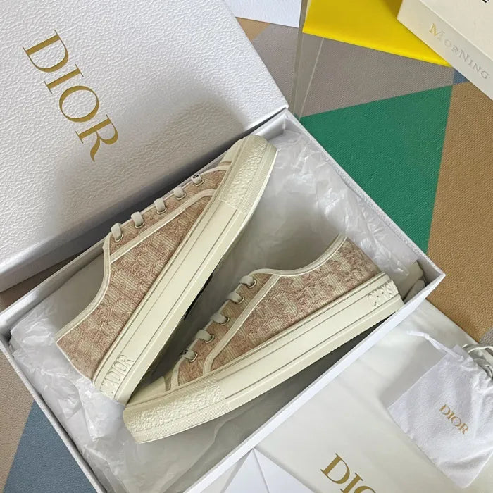 D - SNEAKERS