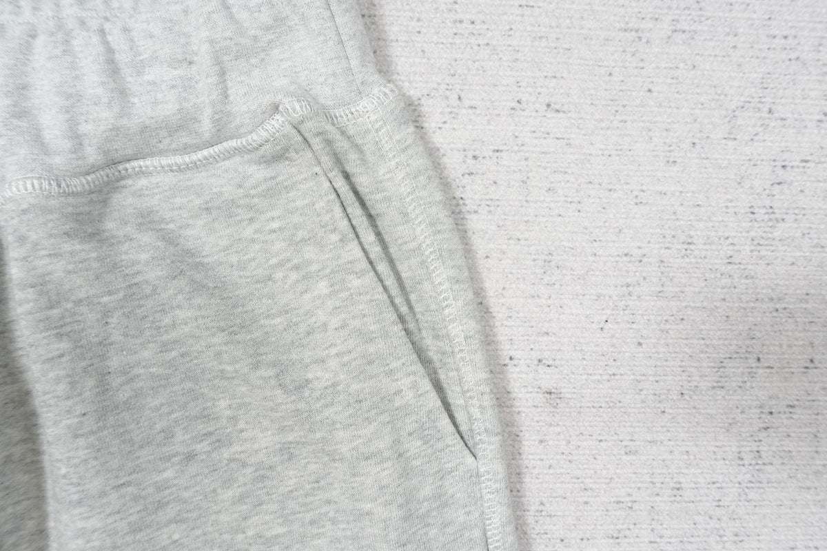 L - SWEATPANTS
