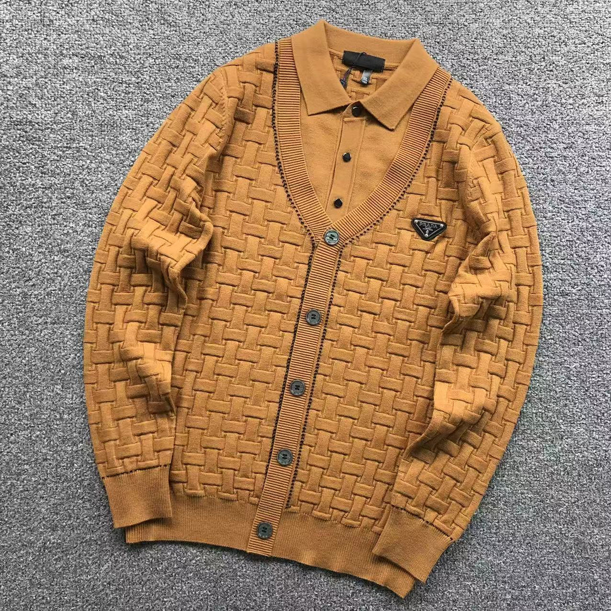 P - SWEATER