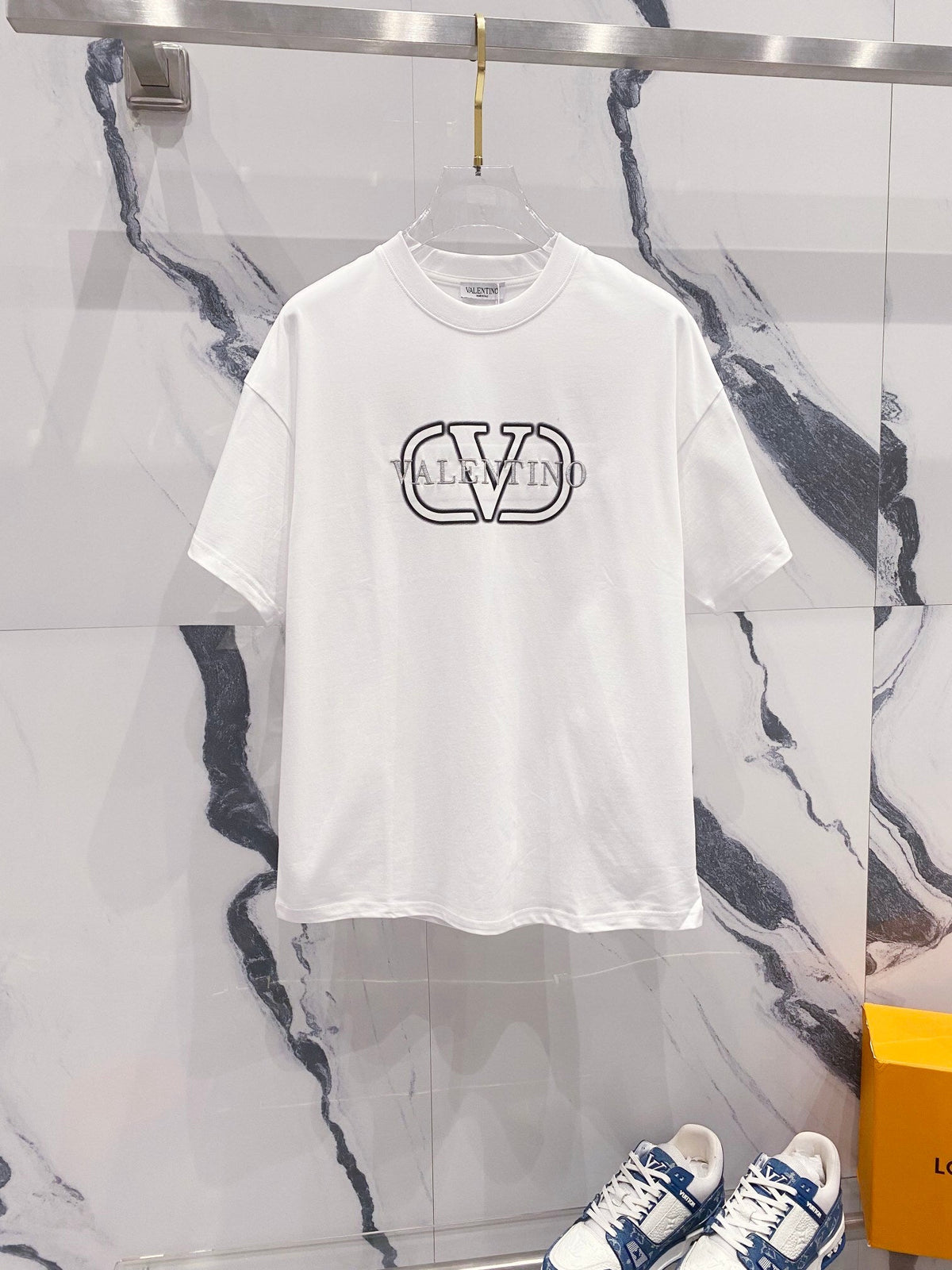 V - TSHIRT