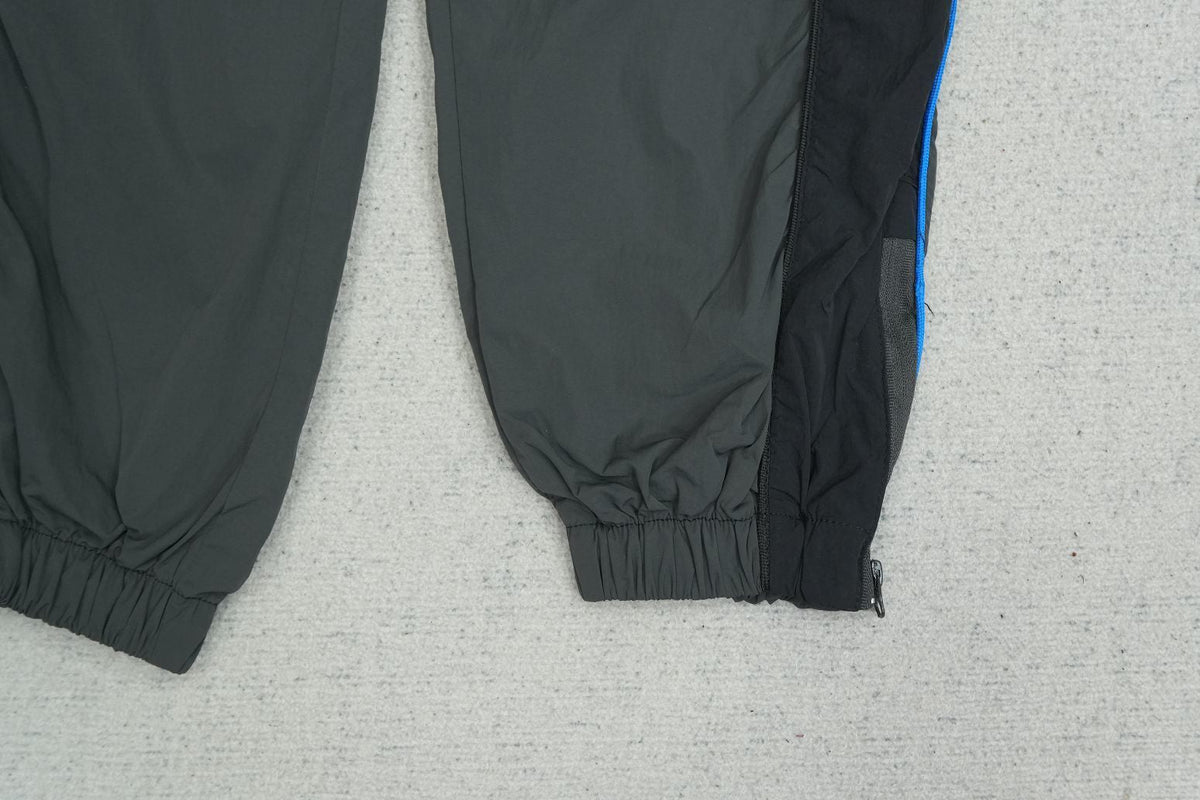 S - SWEATPANTS