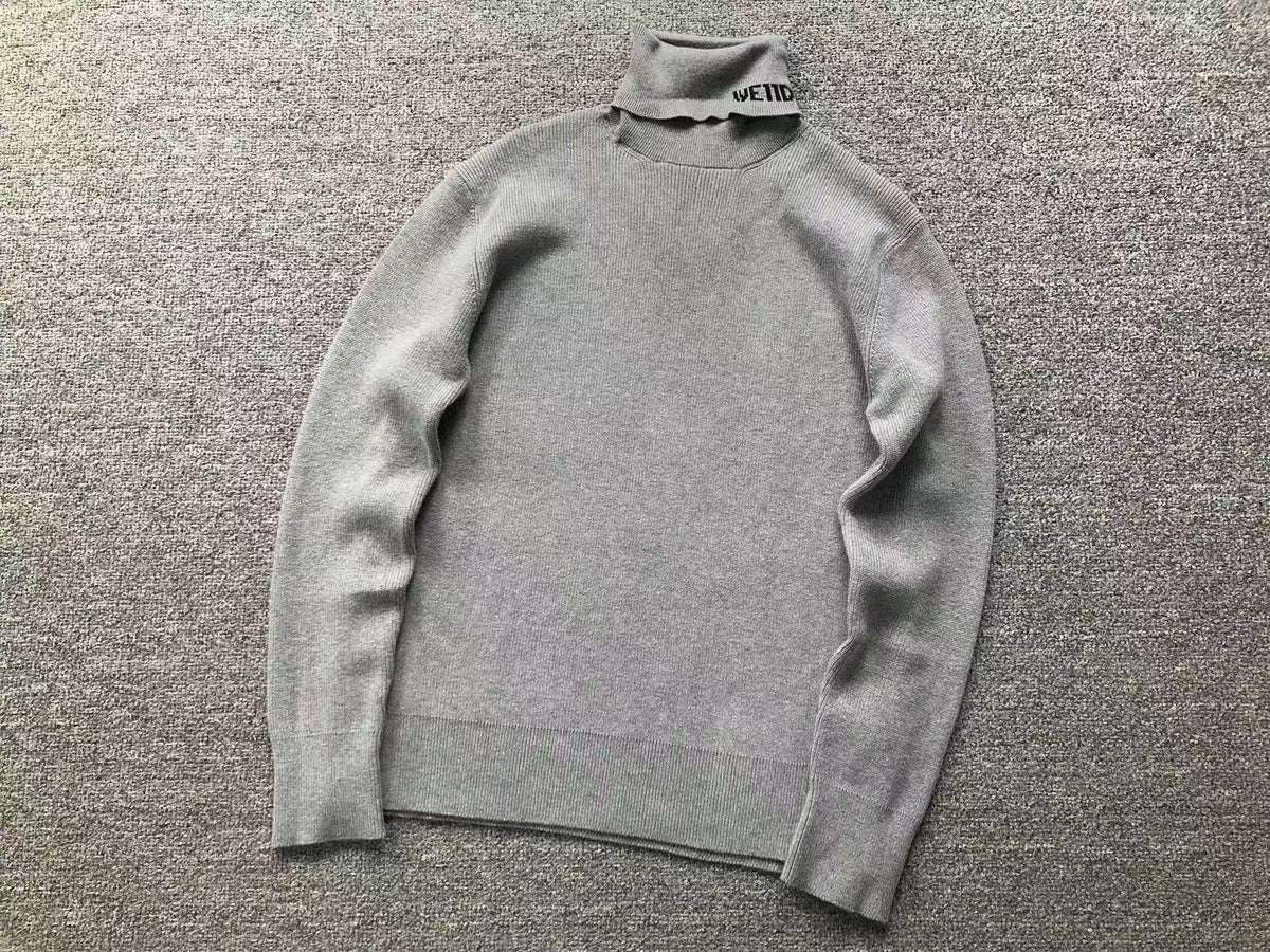 W - SWEATER