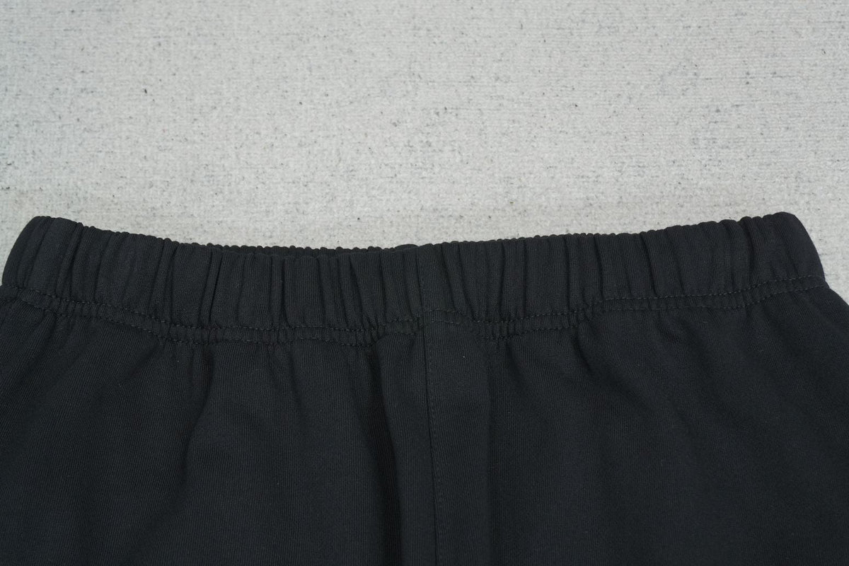 B - SWEATPANTS